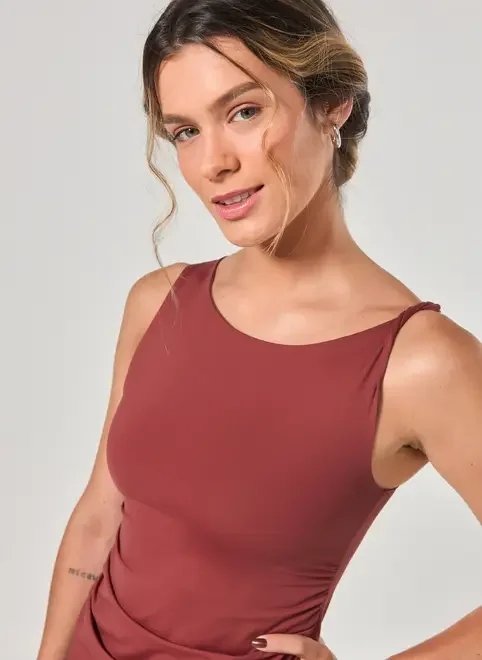 vestido curto vinho poliamida alças assimétricas vestido curto vinho poliamida alças assimétricas