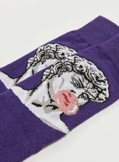 meia roxa estátua meia roxa estátua