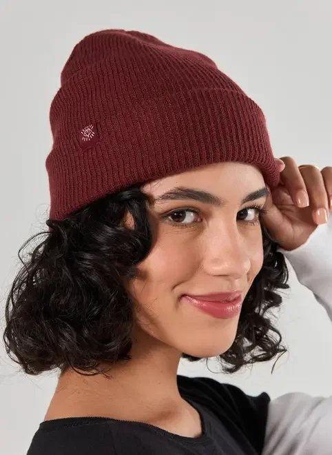 gorro vinho com etiqueta de tecido gorro vinho com etiqueta de tecido