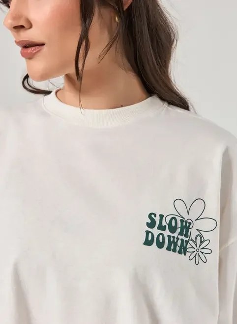camiseta box oversized com escrito verde camiseta box oversized com escrito verde