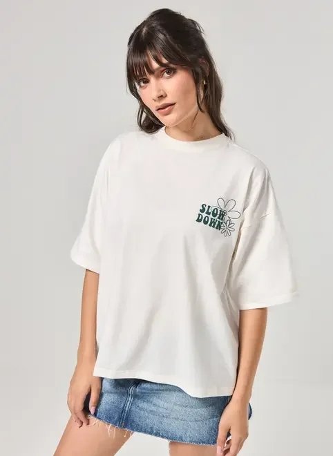 camiseta box oversized com escrito verde camiseta box oversized com escrito verde