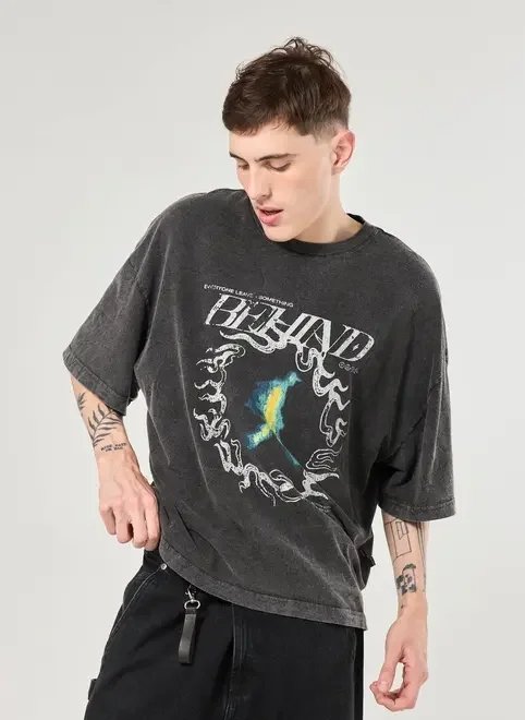 camiseta oversized cropped marmorizada behind camiseta oversized cropped marmorizada behind