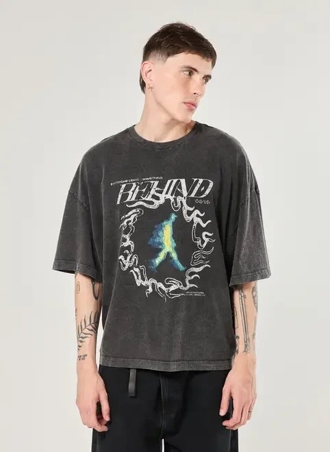 camiseta oversized cropped marmorizada behind camiseta oversized cropped marmorizada behind