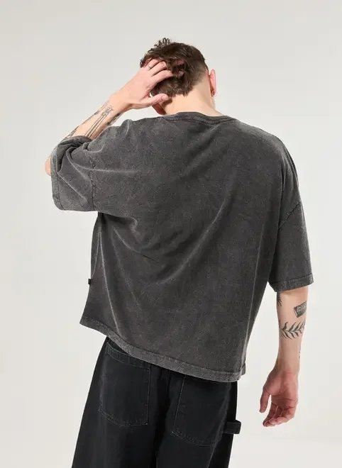 camiseta oversized cropped marmorizada behind camiseta oversized cropped marmorizada behind