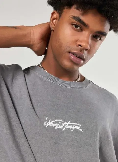 camiseta cropped oversized estonada world tour camiseta cropped oversized estonada world tour