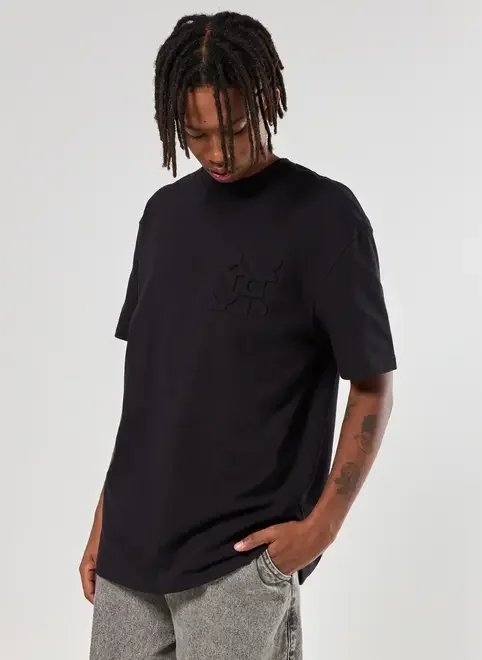 camiseta comfort malhão preto com relevo camiseta comfort malhão preto com relevo