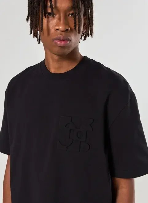 camiseta comfort malhão preto com relevo camiseta comfort malhão preto com relevo