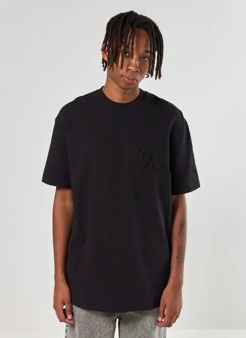 camiseta comfort malhão preto com relevo camiseta comfort malhão preto com relevo