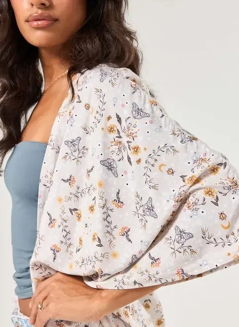 kimono off-white estampa borboletas kimono off-white estampa borboletas