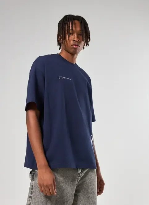 camiseta marinho box estampa lateral camiseta marinho box estampa lateral