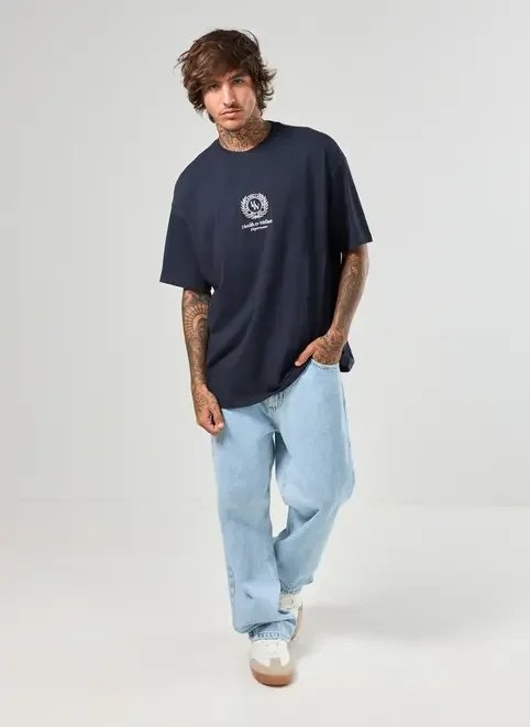 camiseta marinho oversized com bordado camiseta marinho oversized com bordado