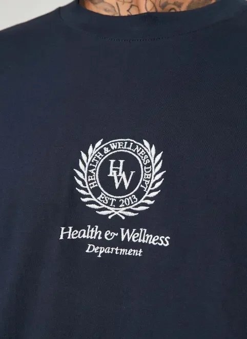 camiseta marinho oversized com bordado camiseta marinho oversized com bordado