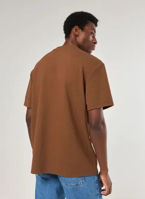 camiseta comfort texturizada marrom camiseta comfort texturizada marrom