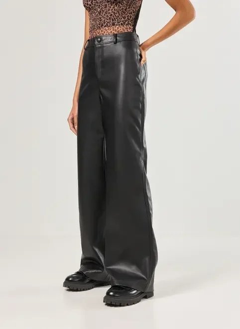 calça reta em poliuretano calça reta em poliuretano