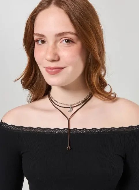 conjunto dois colares suede e lua conjunto dois colares suede e lua