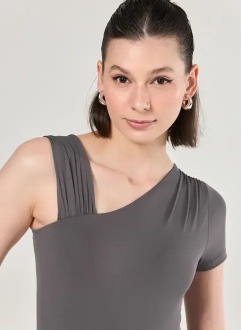 body poliamida mangas assimétricas body poliamida mangas assimétricas