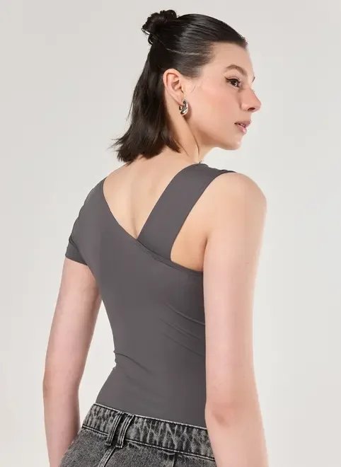 body poliamida mangas assimétricas body poliamida mangas assimétricas