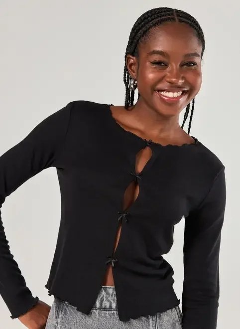 blusa preta manga longa lacinhos blusa preta manga longa lacinhos