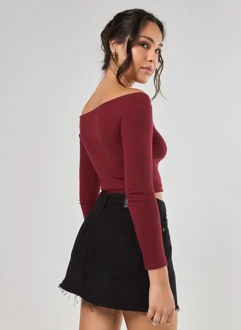 cropped manga longa ombro a ombro vinho cropped manga longa ombro a ombro vinho