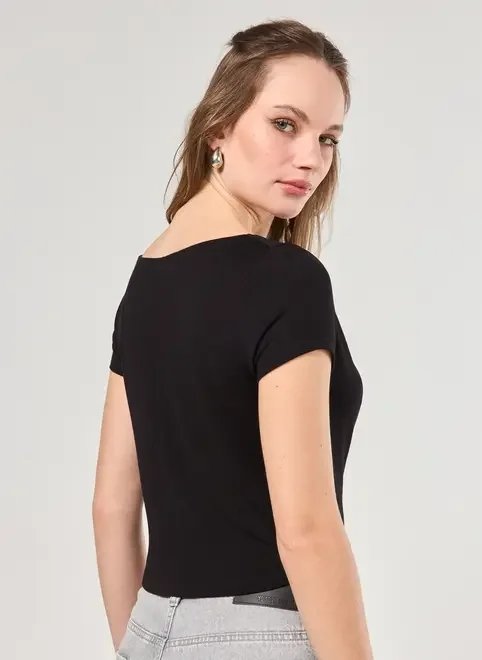 blusa preta decote degagê blusa preta decote degagê