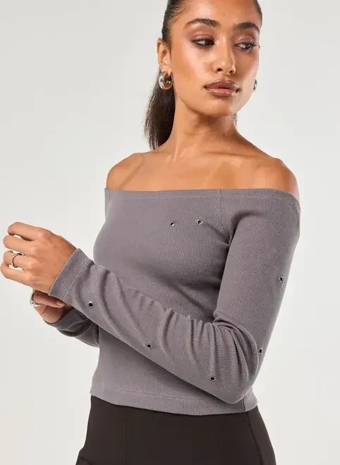 blusa ombro a ombro com ilhós blusa ombro a ombro com ilhós