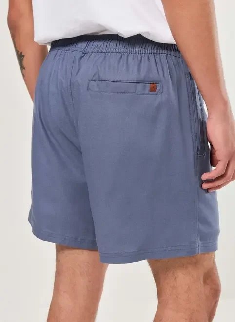 bermuda em tecido azul bermuda em tecido azul