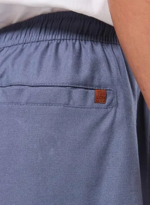 bermuda em tecido azul bermuda em tecido azul