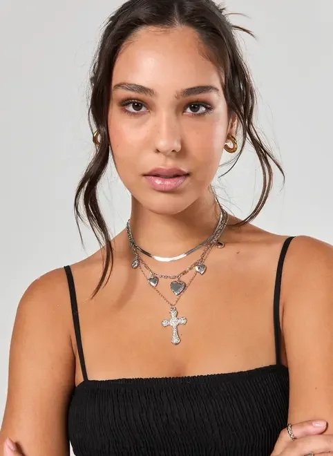 conjunto 3 colares cruz e coração conjunto 3 colares cruz e coração