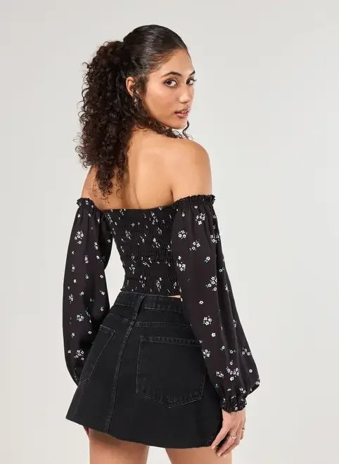 cropped manga longa preta florida lastex cropped manga longa preta florida lastex