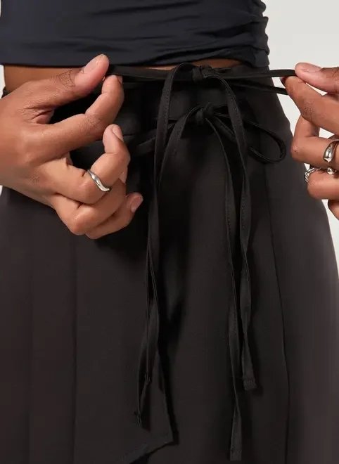 short saia com pregas e amarração short saia com pregas e amarração