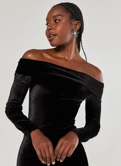 vestido curto ombro a ombro veludo vestido curto ombro a ombro veludo