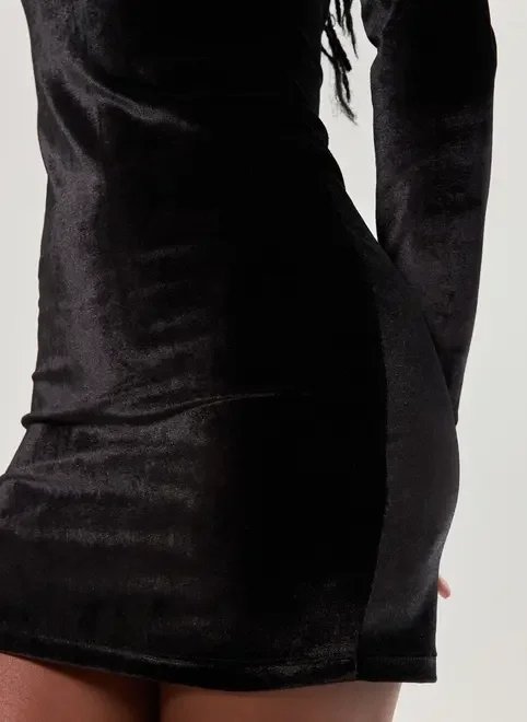 vestido curto ombro a ombro veludo vestido curto ombro a ombro veludo