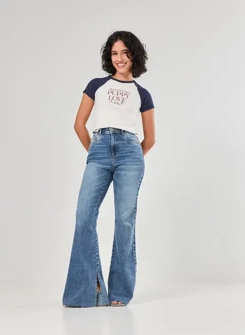 calça jeans médio flare barra cortada calça jeans médio flare barra cortada