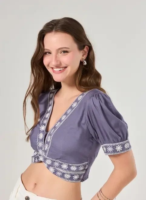 cropped manga bufante bordado cropped manga bufante bordado