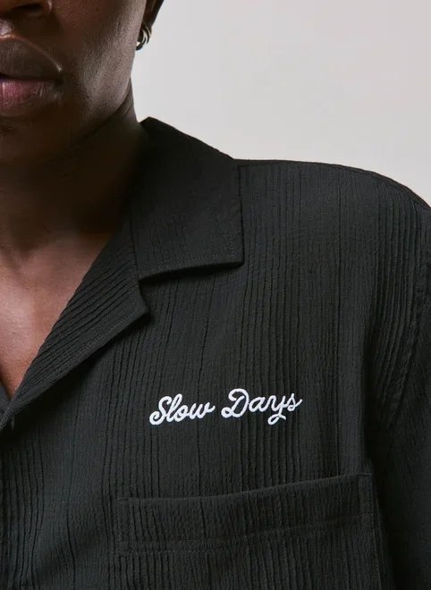 camisa box texturizada bordado nas costas camisa box texturizada bordado nas costas