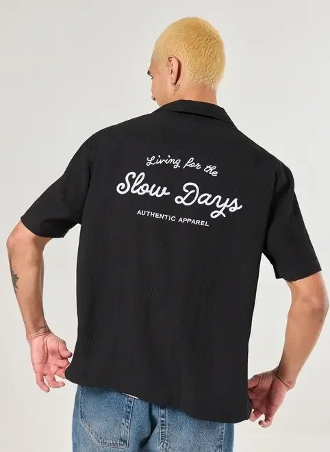 camisa box texturizada bordado nas costas camisa box texturizada bordado nas costas