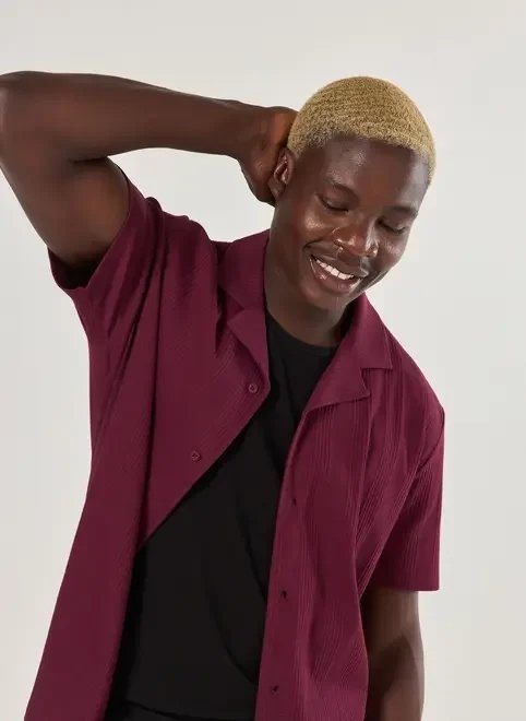 camisa bordô textura canelada camisa bordô textura canelada