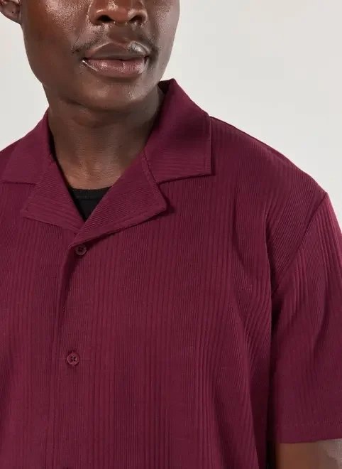 camisa bordô textura canelada camisa bordô textura canelada