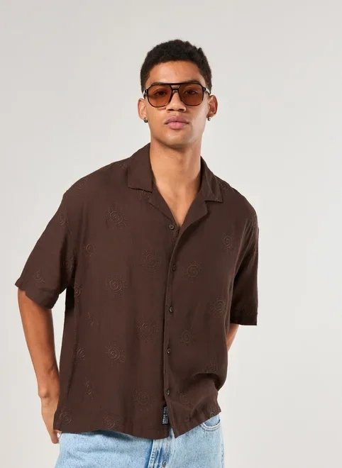 camisa cropped box marrom bordados camisa cropped box marrom bordados