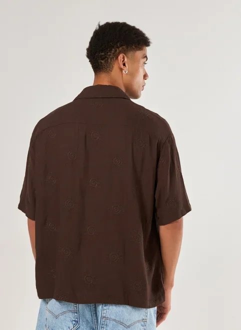 camisa cropped box marrom bordados camisa cropped box marrom bordados