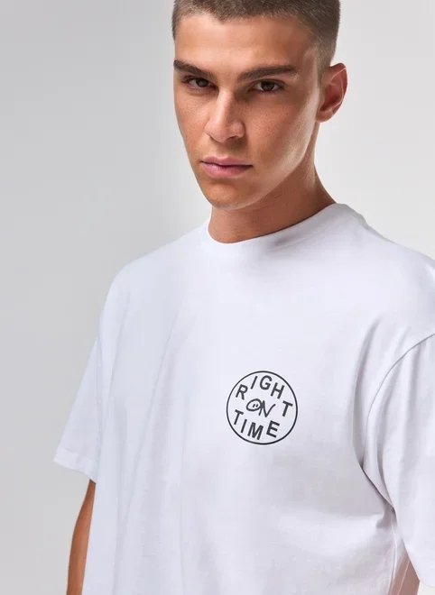 camiseta branca box right on time camiseta branca box right on time