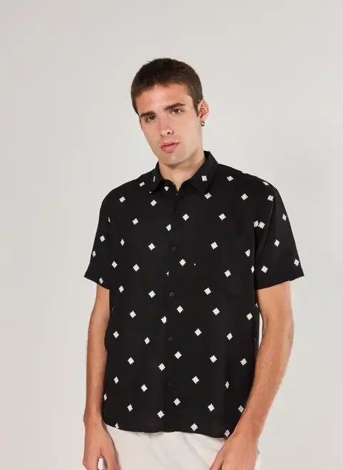 camisa comfort linho preta bordado camisa comfort linho preta bordado