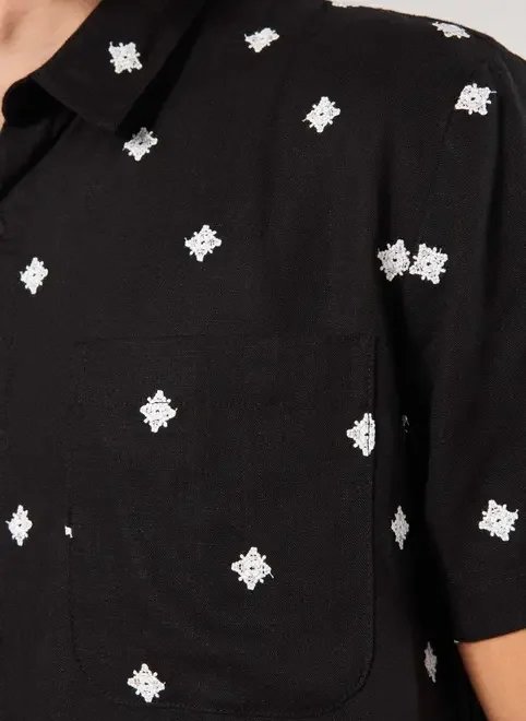 camisa comfort linho preta bordado camisa comfort linho preta bordado