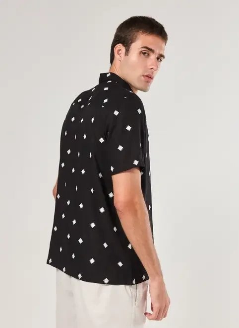 camisa comfort linho preta bordado camisa comfort linho preta bordado