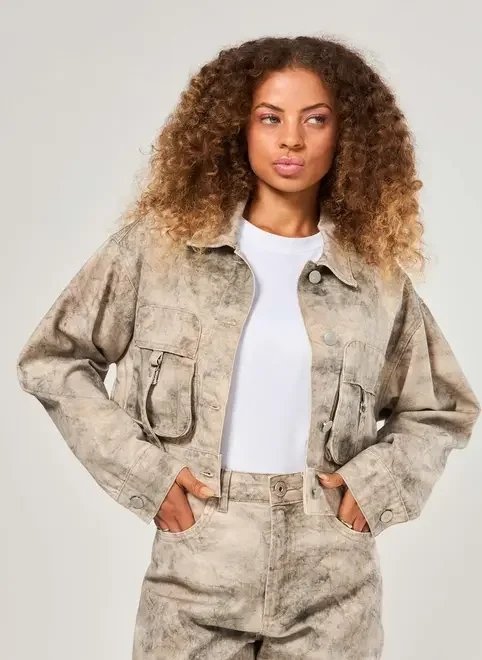 jaqueta cropped em sarja estampada jaqueta cropped em sarja estampada