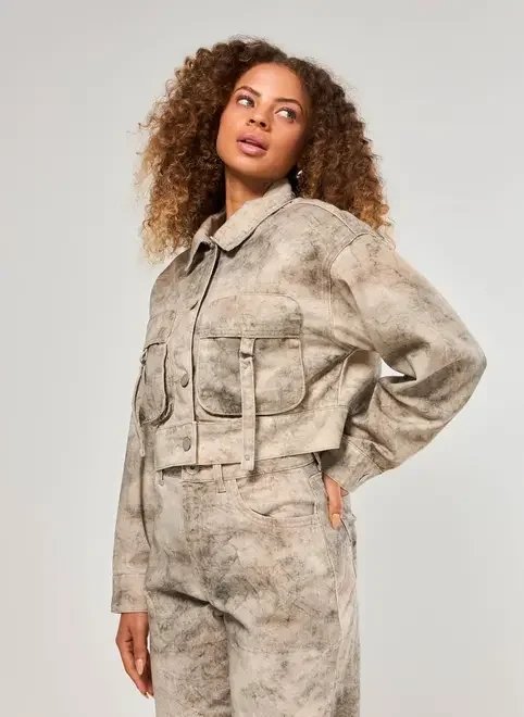 jaqueta cropped em sarja estampada jaqueta cropped em sarja estampada