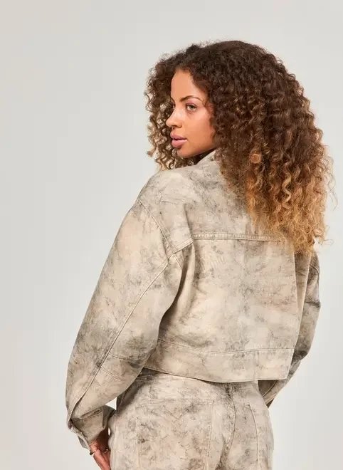 jaqueta cropped em sarja estampada jaqueta cropped em sarja estampada