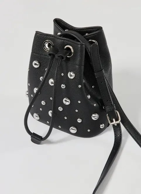 bolsa bucket preta tachas prateadas bolsa bucket preta tachas prateadas