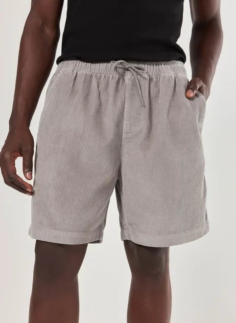 bermuda em veludo cotelê cinza bermuda em veludo cotelê cinza