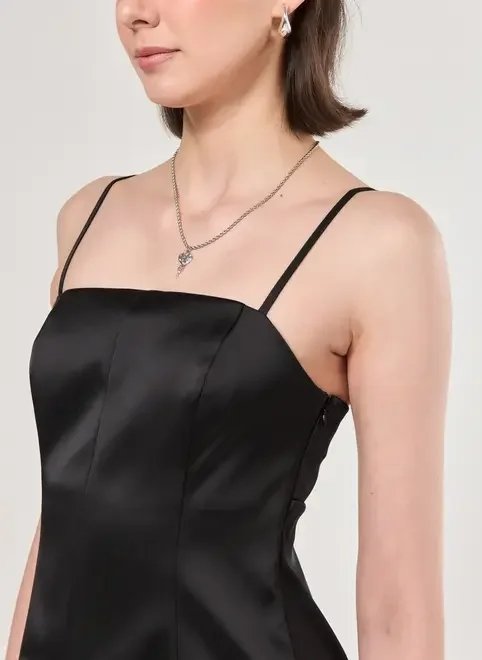 vestido estruturado curto preto acetinado vestido estruturado curto preto acetinado